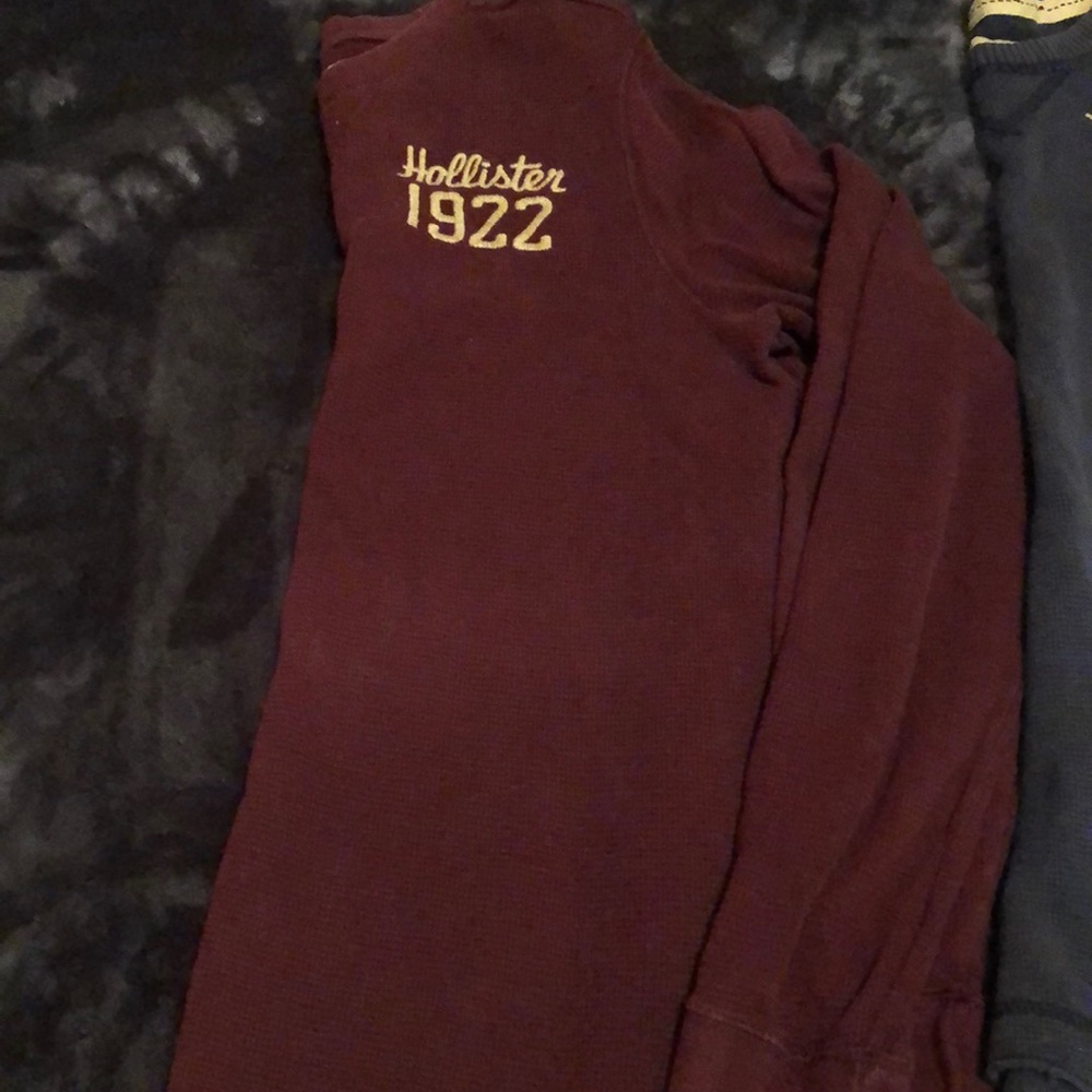 Hollister long sleeve shirt bundle- med/large - Picture 2 of 5